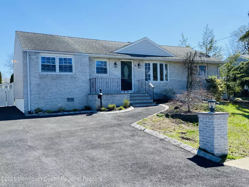 6 N Parkview Terrace, Hazlet, NJ 07730