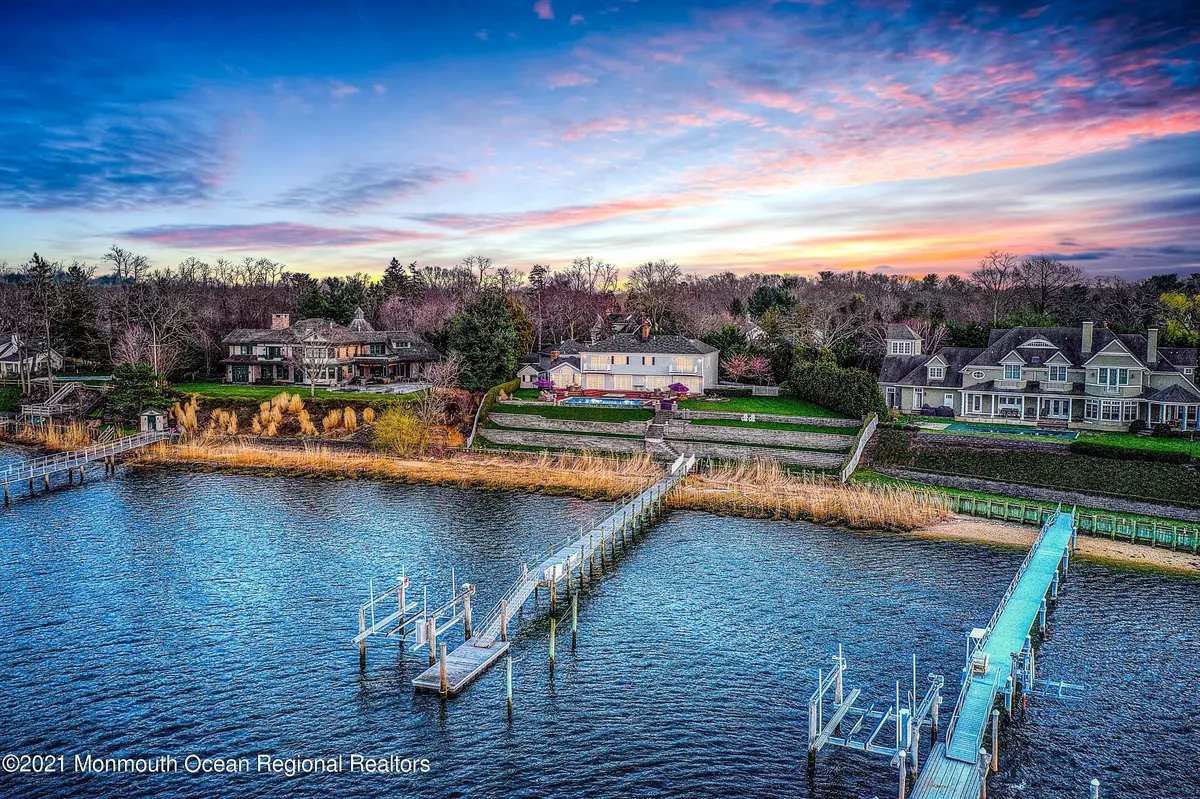 Fair Haven, NJ 07704,28 Holly Lane