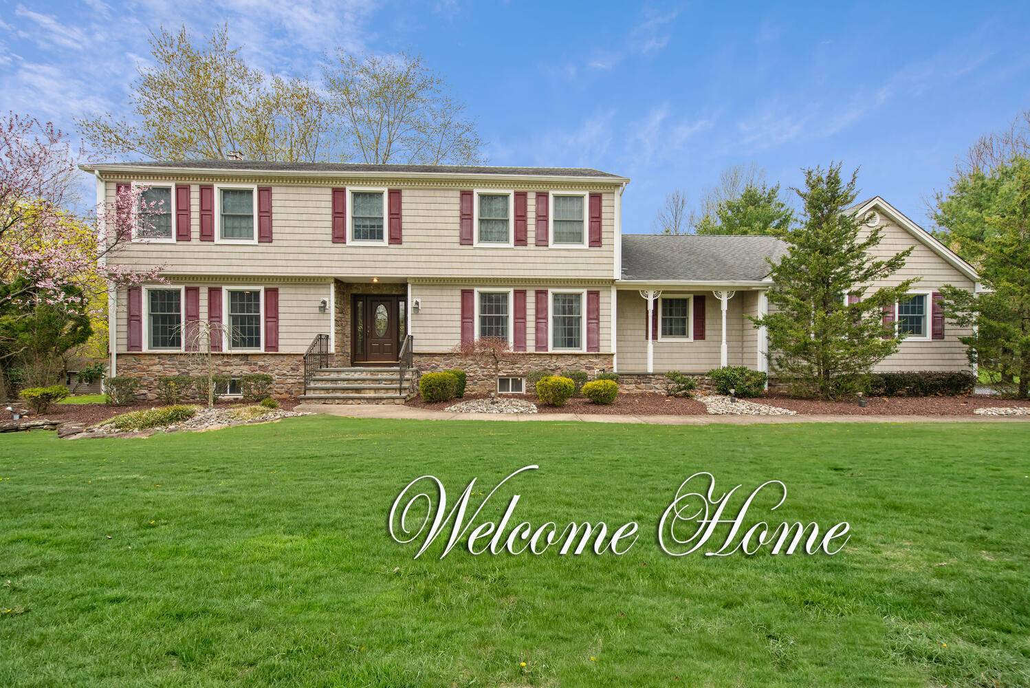8 Armand Court, Holmdel, NJ 07733