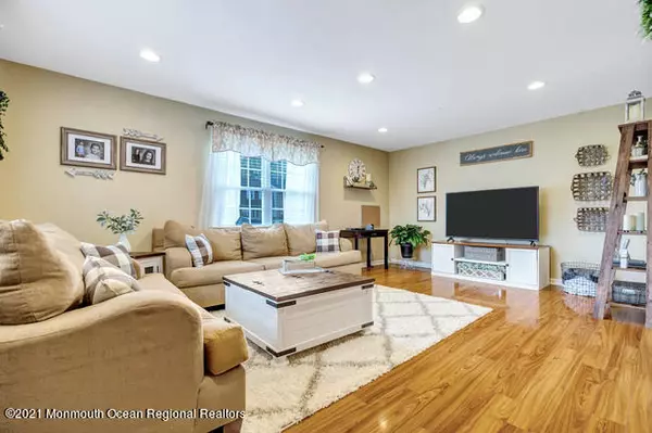 Freehold, NJ 07728,39 Kingsley Way