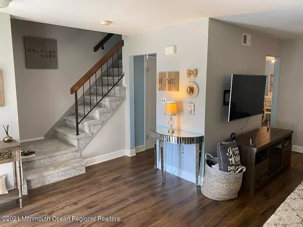 North Brunswick, NJ 08902,10 Aspen Drive