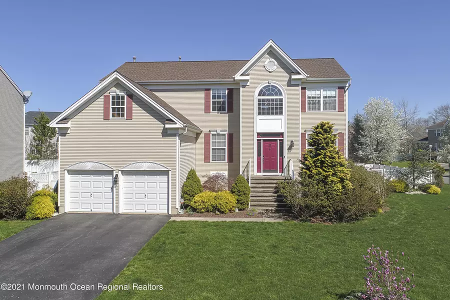 27 Inverness Drive, Marlboro, NJ 07746