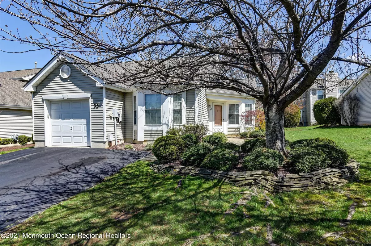 Freehold, NJ 07728,35 Hemlock Way