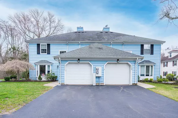 904 Buckingham Circle, Middletown, NJ 07748