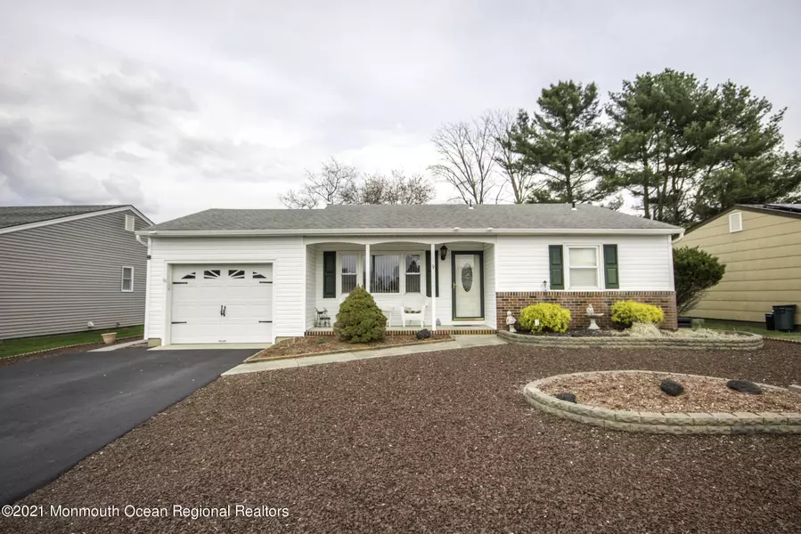 9 Langley Road, Toms River, NJ 08757