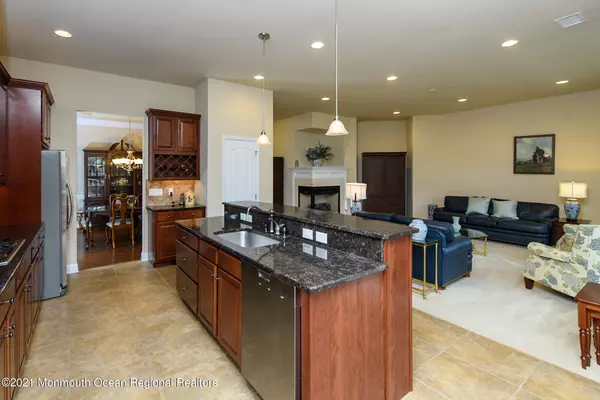 Farmingdale, NJ 07727,9 E Raphael Lane