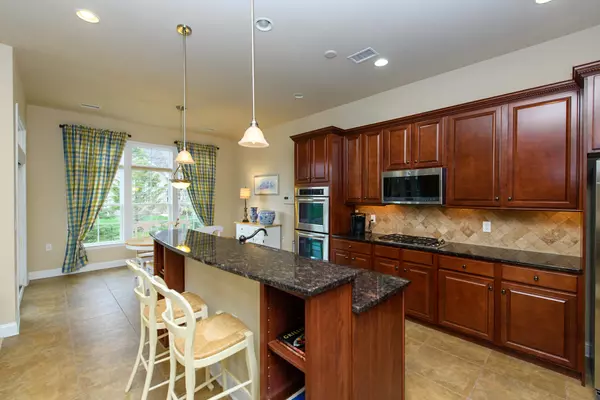 Farmingdale, NJ 07727,9 E Raphael Lane