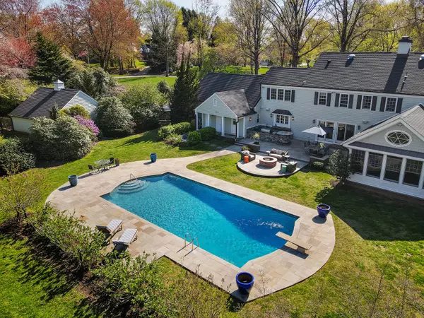 Rumson, NJ 07760,8 Somerset Drive