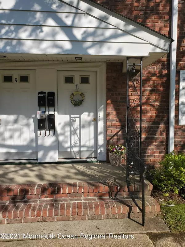 11 Juniper Lane, Eatontown, NJ 07724