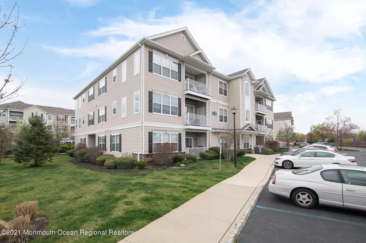 Eatontown, NJ 07724,522 Mill Pond Way #92