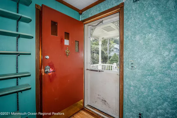 Keyport, NJ 07735,385 Riverdale Drive