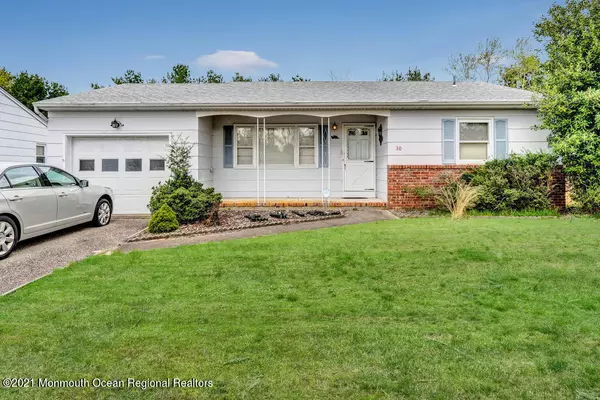 30 Sherwood Lane, Toms River, NJ 08757