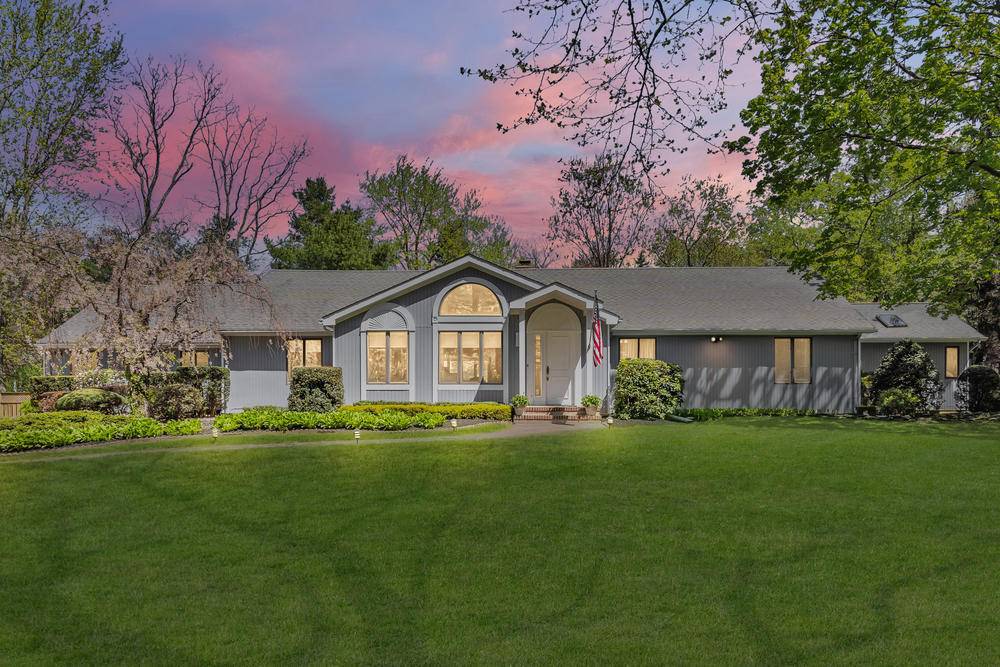 16 Sleepy Hollow Road, Red Bank, NJ 07701