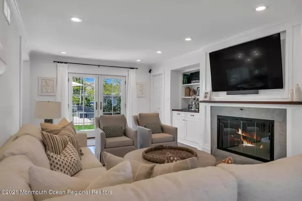 Little Silver, NJ 07739,25 Holly Tree Lane