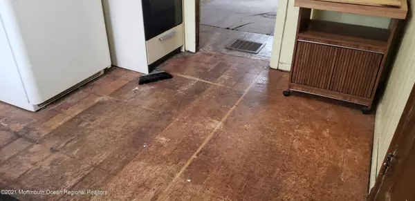 Keyport, NJ 07735,341 Shadynook Street