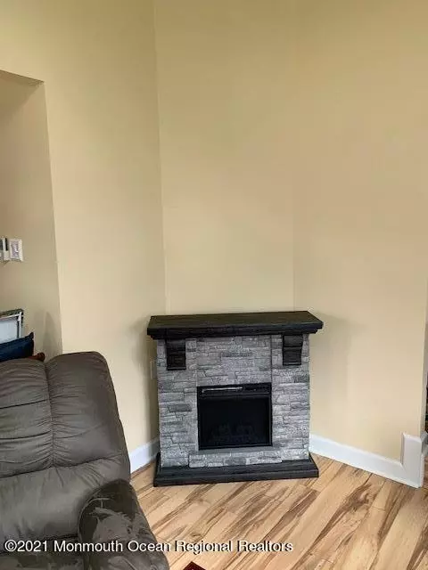 Eatontown, NJ 07724,90 Oak Lane