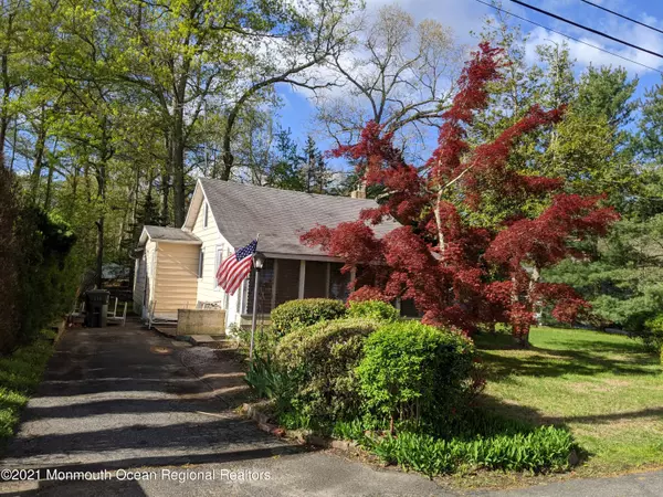 7 Willow Avenue, Farmingdale, NJ 07727