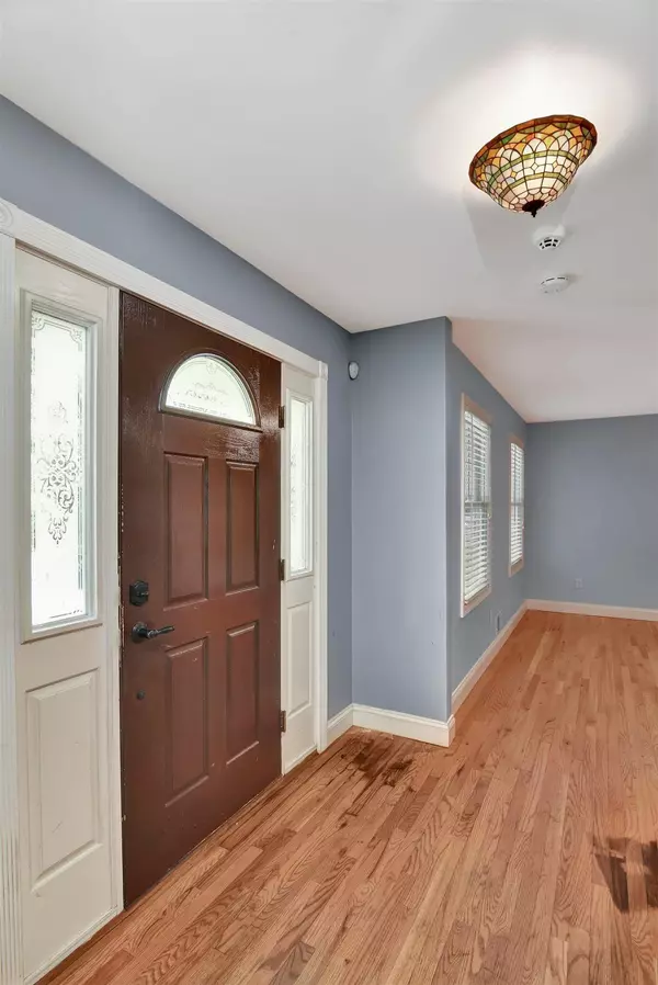 Farmingdale, NJ 07727,35 Lakeside Drive