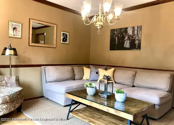 Holmdel, NJ 07733,44 Hillcrest Road