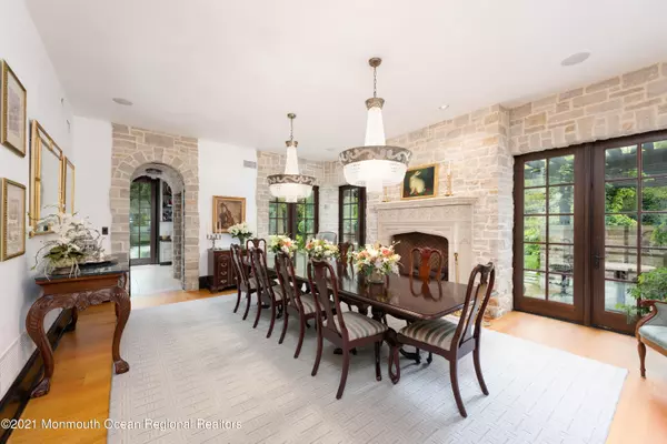 Rumson, NJ 07760,10 Sailers Way