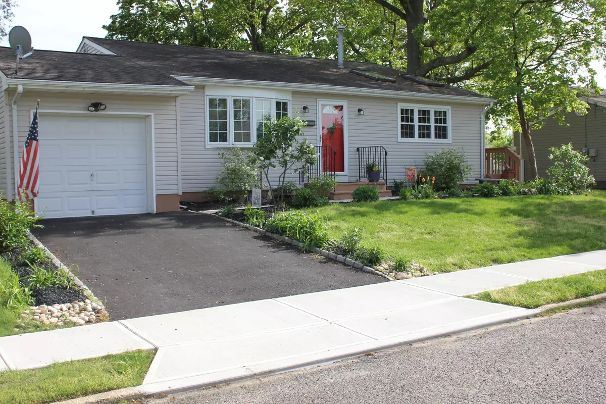 Hazlet, NJ 07730,18 Garden Terrace