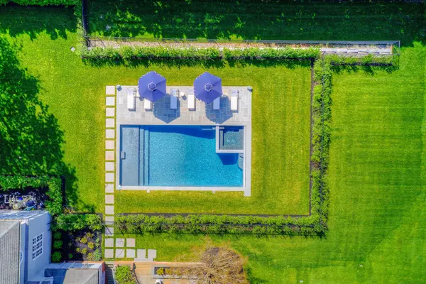 Rumson, NJ 07760,8 Buttonwood Lane