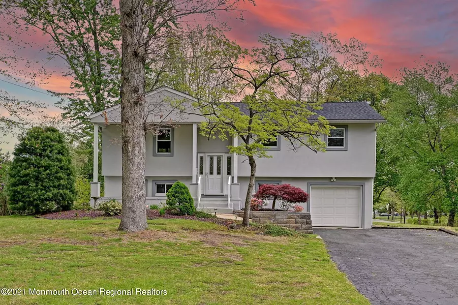 33 Tamarack Drive, Manalapan, NJ 07726