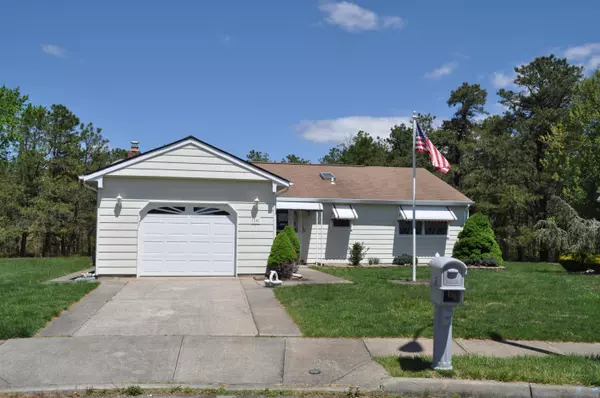 16 Elmswell Court, Toms River, NJ 08757