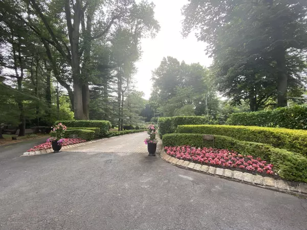 Rumson, NJ 07760,16 Bellevue Avenue