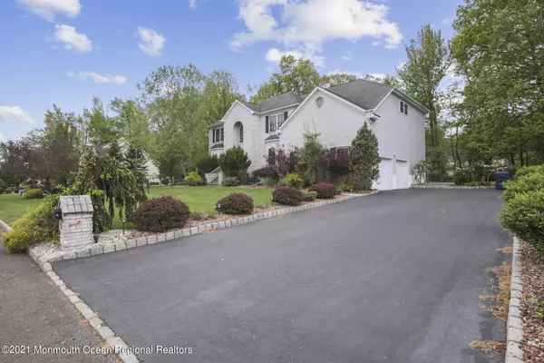 North Brunswick, NJ 08902,11 Golden Valley Drive