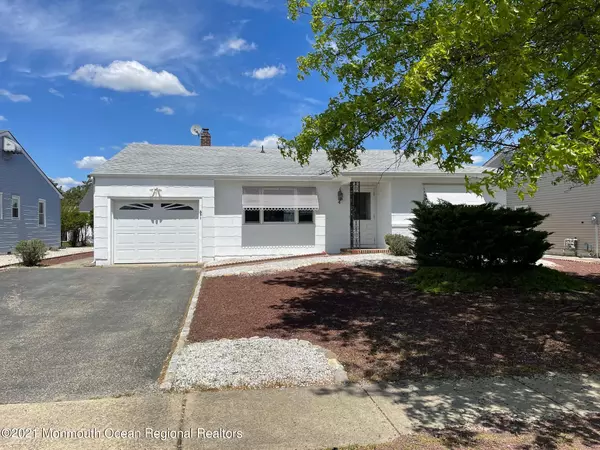 4 Sheridan Road, Toms River, NJ 08757