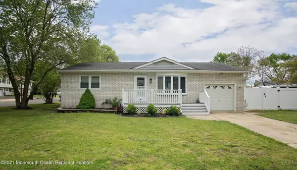 37 Heather Road, Toms River, NJ 08753