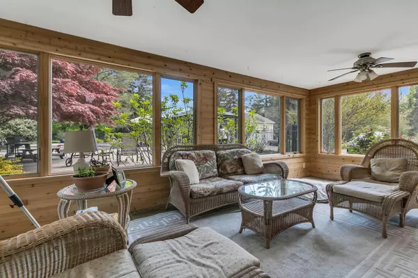 Rumson, NJ 07760,205 Rumson Road