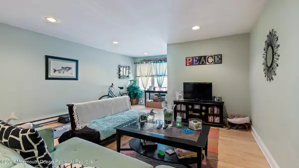 Monmouth Beach, NJ 07750,100 Seaview Avenue #7B