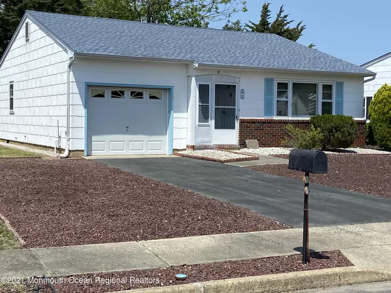 8 Norfolk Drive, Toms River, NJ 08757