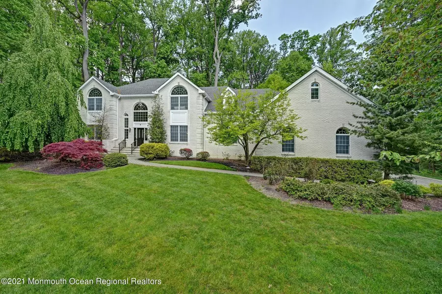 8 Colts Drive, Holmdel, NJ 07733