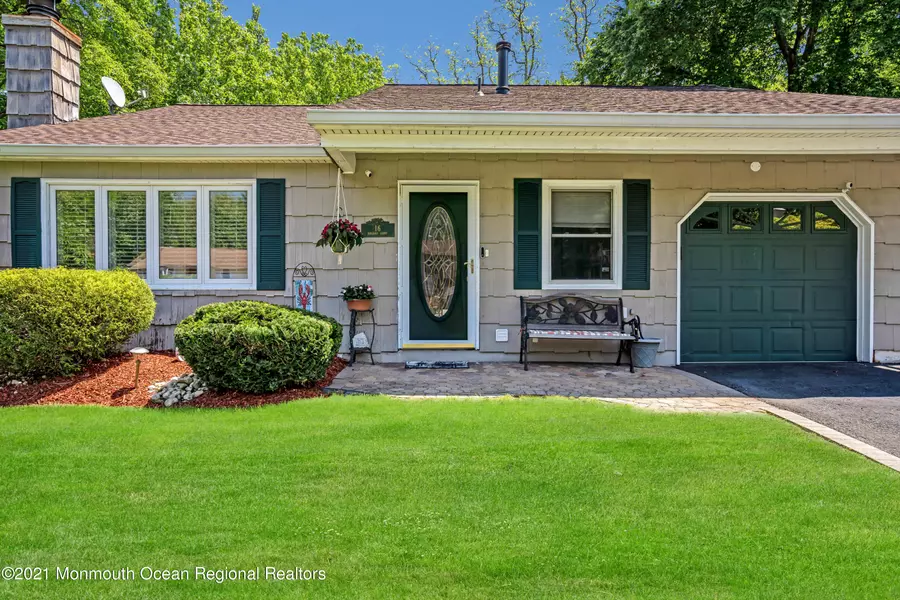 16 Rachele Court, Matawan, NJ 07747