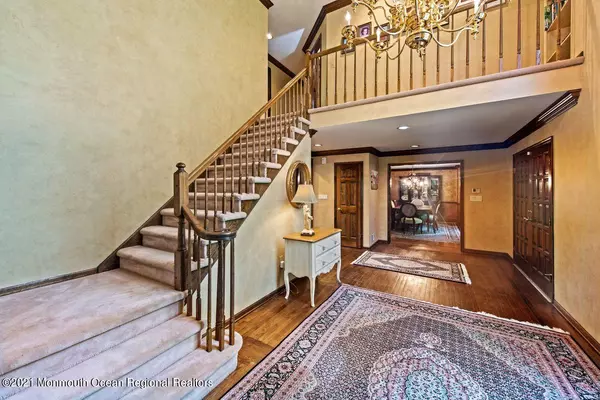 Holmdel, NJ 07733,2 Arbor Lane