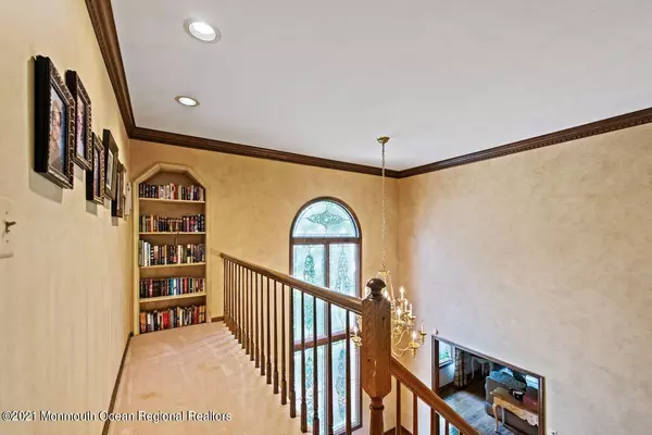 Holmdel, NJ 07733,2 Arbor Lane