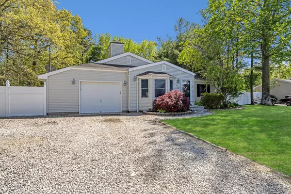 Lanoka Harbor, NJ 08734,425 Cedar Drive