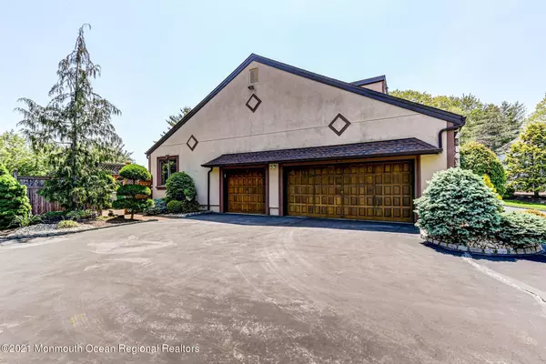 Morganville, NJ 07751,30 Opatut Court