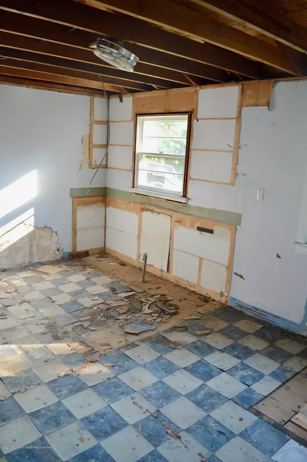 Millstone, NJ 08510,490 Stagecoach Road