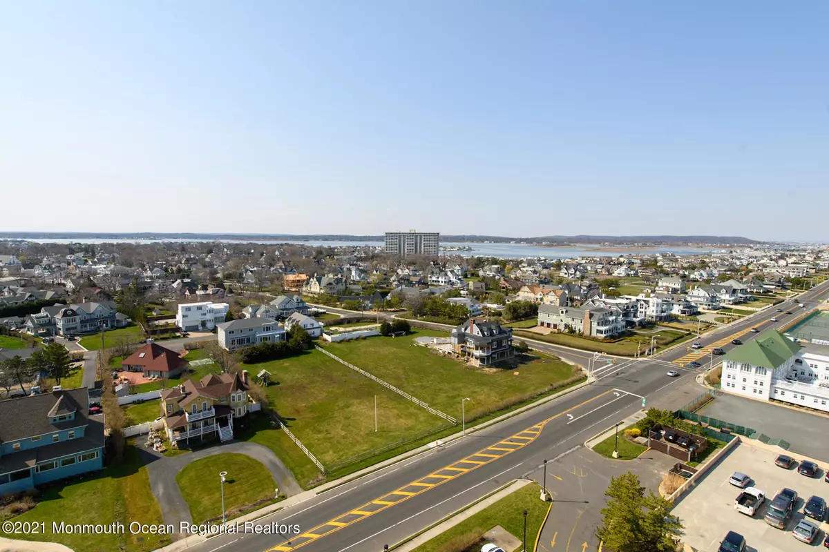 Monmouth Beach, NJ 07750,55 Ocean Avenue #PH-H