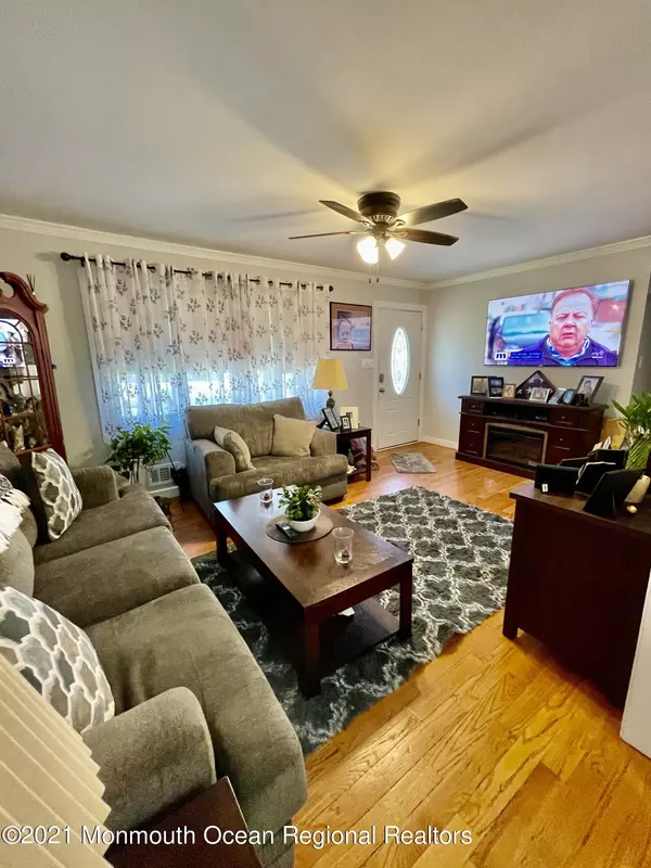 Lanoka Harbor, NJ 08734,211 Chestnut Drive