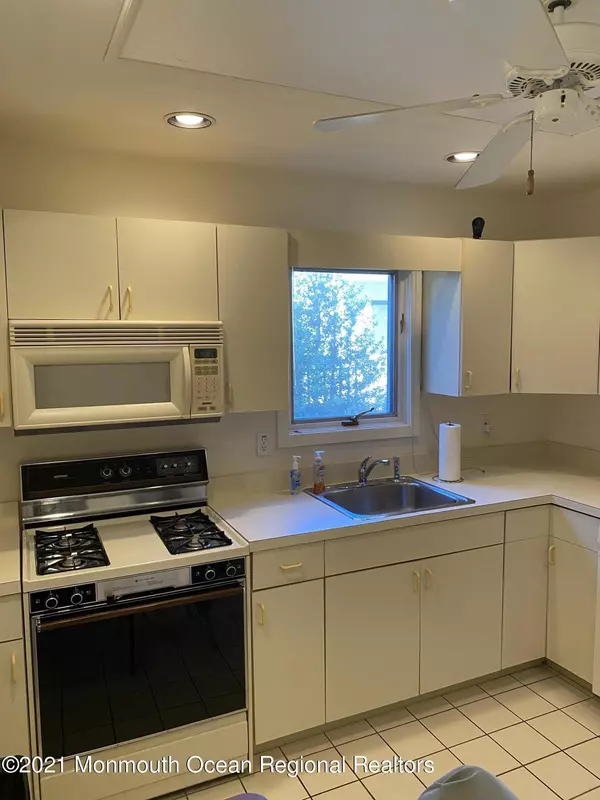 Spring Lake Heights, NJ 07762,1301 Warren Avenue #16