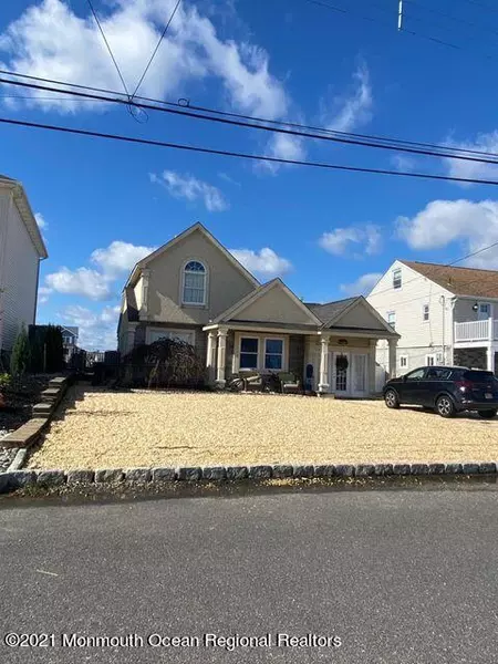 11 Mermaid Road, Toms River, NJ 08753