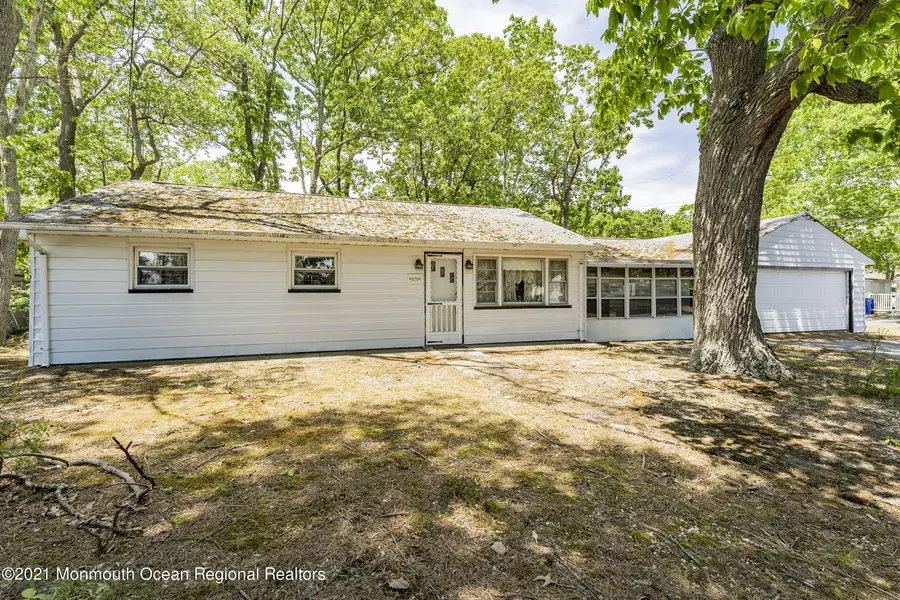 570 Holly Village Lane, Toms River, NJ 08753
