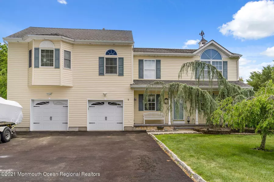 978 Feathertree Drive, Toms River, NJ 08753