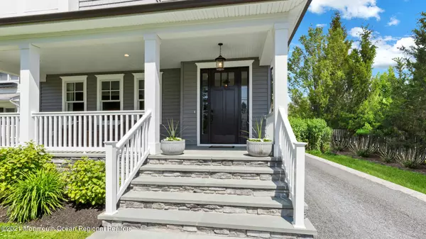 Rumson, NJ 07760,9 Holly Street