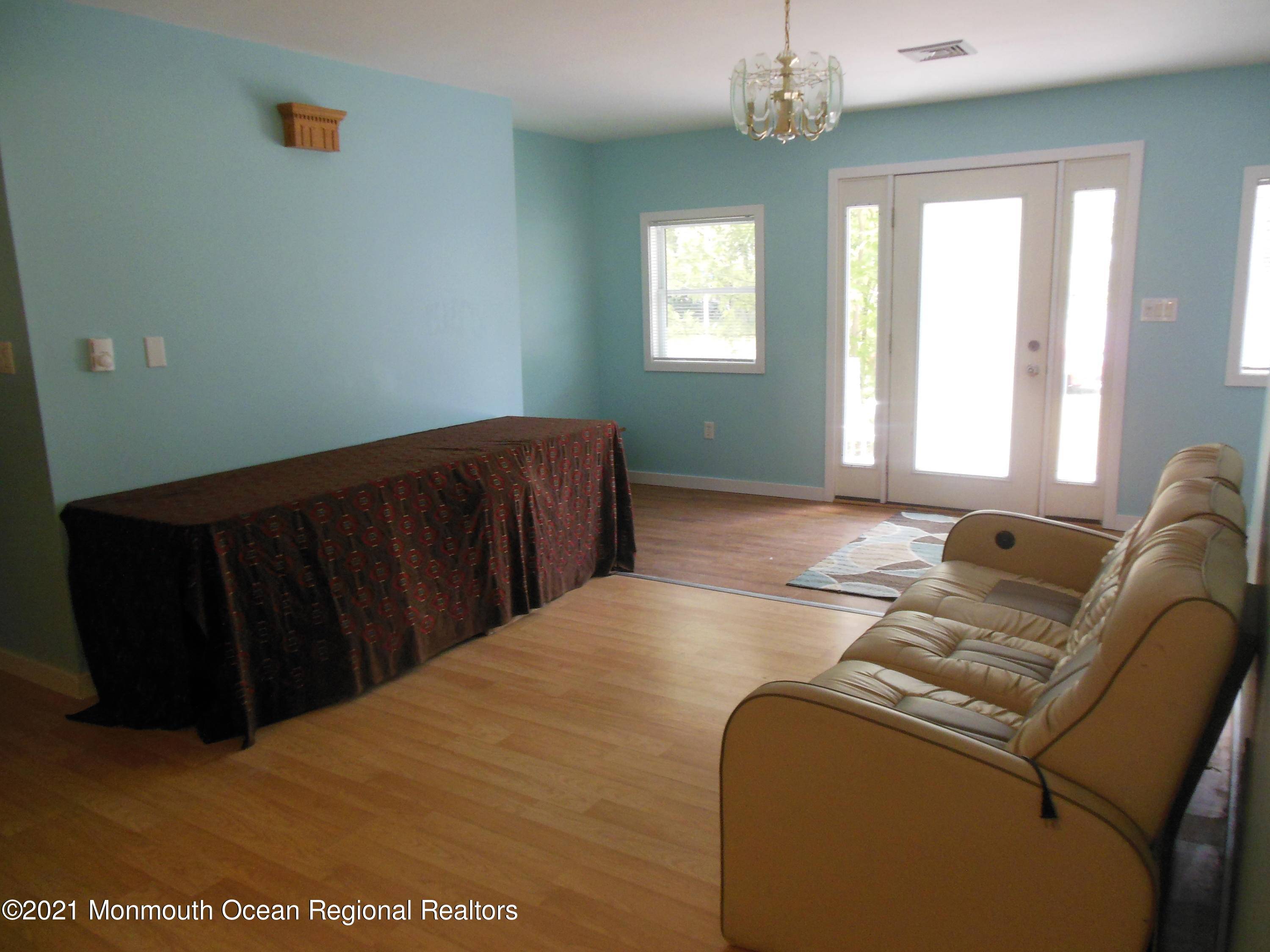 Tuckerton, NJ 08087,221 Birch Road
